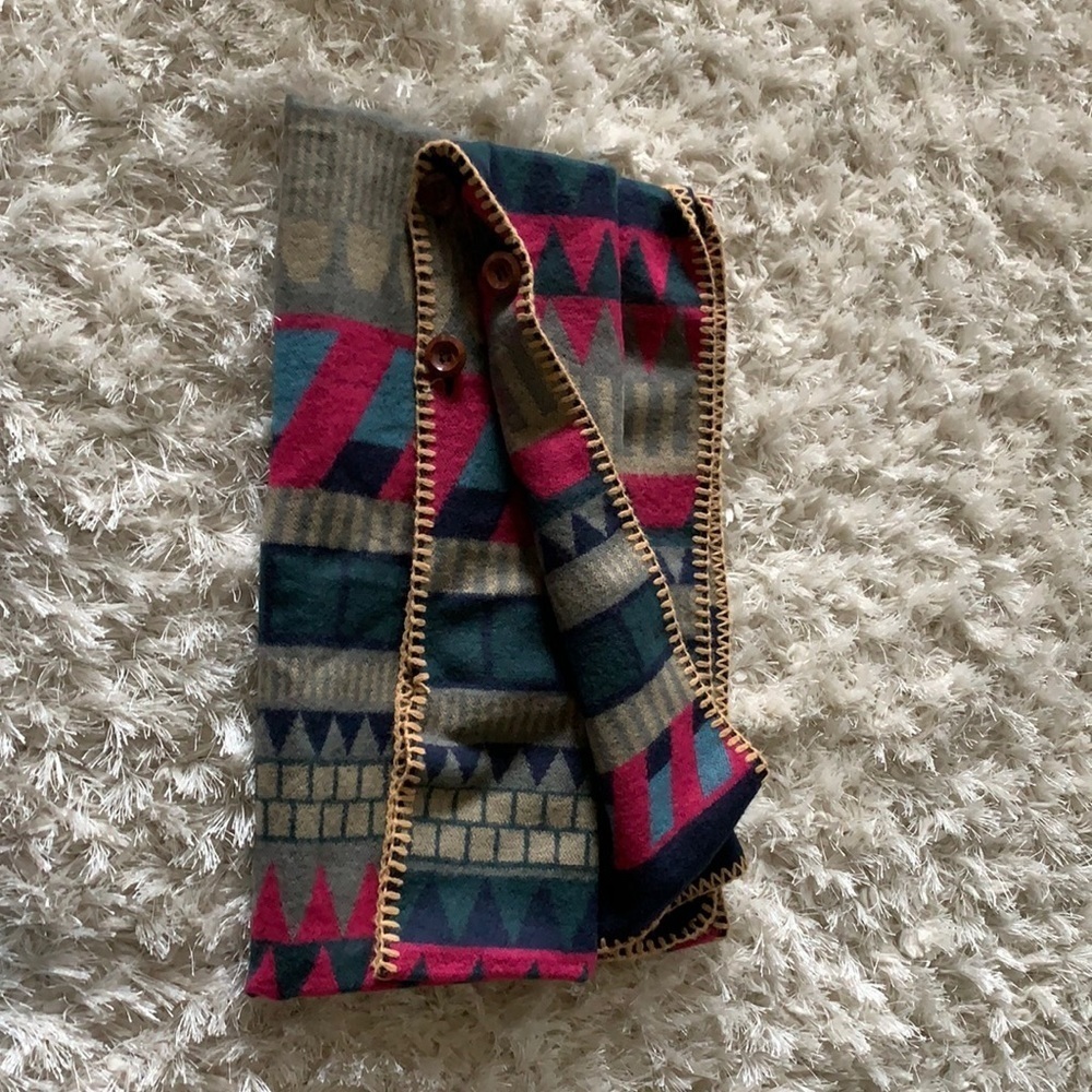 Beautiful Wrap - Picture 2 of 3